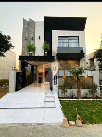 5 MARLA BRAND NEW HOUSE WITH SOLID CONSTRUCTION AVAILABLE FOR SALE IN BAHRIA TOWN