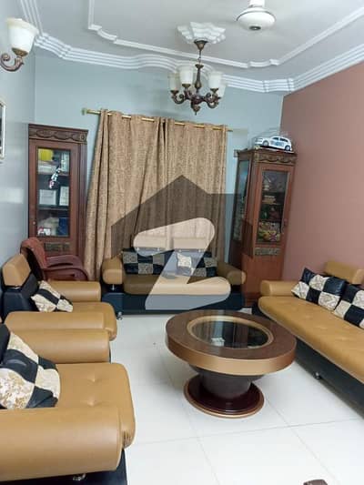 یونیورسٹی روڈ کراچی میں 3 کمروں کا 7 مرلہ فلیٹ 3.0 کروڑ میں برائے فروخت۔