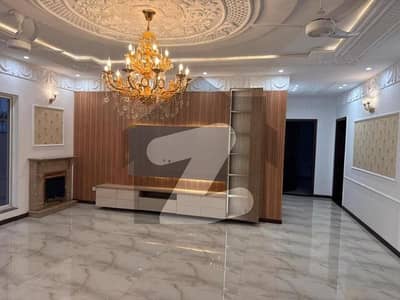 لیک سٹی میڈوز لاہور میں 3 کمروں کا 1 کنال بالائی پورشن 1.2 لاکھ میں کرایہ پر دستیاب ہے۔