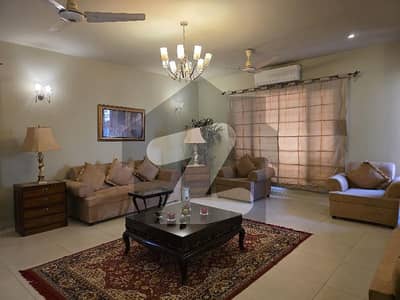 ڈی ایچ اے فیز 6 ڈی ایچ اے ڈیفینس,کراچی میں 6 کمروں کا 1 کنال مکان 9.0 لاکھ میں کرایہ پر دستیاب ہے۔