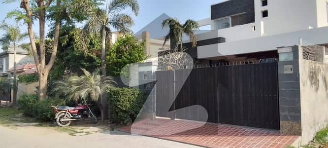 ڈی ایچ اے فیز 3 - بلاک ڈبل ایکس فیز 3,ڈیفنس (ڈی ایچ اے),لاہور میں 6 کمروں کا 1 کنال مکان 8.2 کروڑ میں برائے فروخت۔