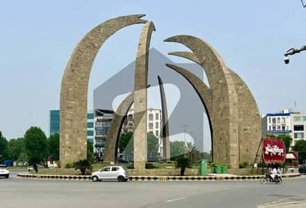 بحریہ ٹاؤن سیکٹر سی بحریہ ٹاؤن,لاہور میں 4 کمروں کا 10 مرلہ مکان 1.3 لاکھ میں کرایہ پر دستیاب ہے۔