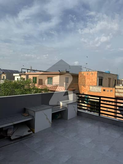 جوہر ٹاؤن لاہور میں 5 کمروں کا 5 مرلہ مکان 3.6 کروڑ میں برائے فروخت۔