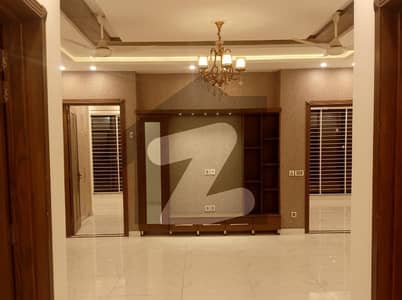 بحریہ ٹاؤن سیکٹر سی بحریہ ٹاؤن,لاہور میں 4 کمروں کا 10 مرلہ مکان 1.3 لاکھ میں کرایہ پر دستیاب ہے۔