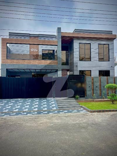 1 KANAL ULTRA MODERN HOUSE FOR SALE REASONABLE PRICE