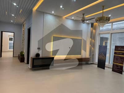 ڈی ایچ اے ڈیفینس فیز 2 ڈی ایچ اے ڈیفینس,اسلام آباد میں 7 کمروں کا 1 کنال مکان 12.95 کروڑ میں برائے فروخت۔