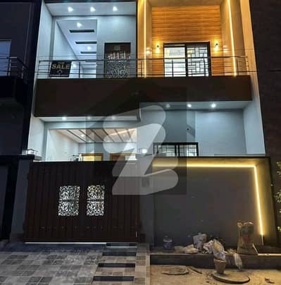 ایڈن بولیوارڈ ہاؤسنگ سکیم کالج روڈ,لاہور میں 4 کمروں کا 4 مرلہ مکان 1.8 کروڑ میں برائے فروخت۔