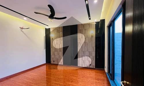 ڈی ایچ اے 9 ٹاؤن ڈیفنس (ڈی ایچ اے),لاہور میں 3 کمروں کا 5 مرلہ مکان 3.1 کروڑ میں برائے فروخت۔