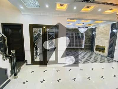 بحریہ ٹاؤن سیکٹر سی بحریہ ٹاؤن,لاہور میں 5 کمروں کا 10 مرلہ مکان 3.7 کروڑ میں برائے فروخت۔