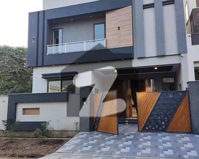 10 Marla Corner Brand New House Available For Rent