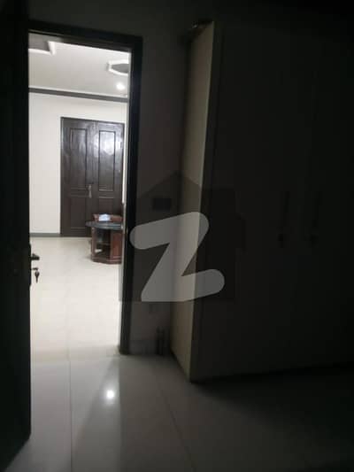 Prime Location 950 Square Feet Flat In Badar Commercial Area Is Available For rent