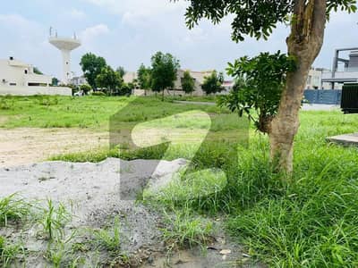 1 Kanal Near Park And Dp Pole Clear Residential Plot 988 For Sale In DHA Phase 8 Block V