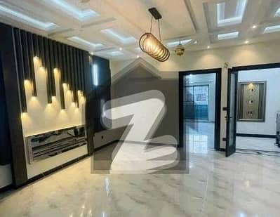 بحریہ ٹاؤن سیکٹر سی بحریہ ٹاؤن,لاہور میں 3 کمروں کا 5 مرلہ مکان 1.8 کروڑ میں برائے فروخت۔