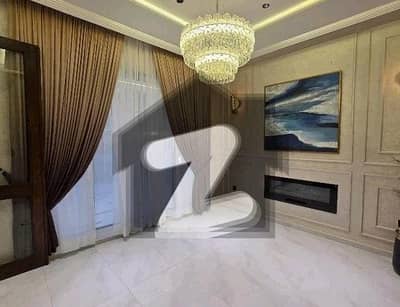 بحریہ ٹاؤن سیکٹر سی بحریہ ٹاؤن,لاہور میں 3 کمروں کا 5 مرلہ مکان 2.0 کروڑ میں برائے فروخت۔