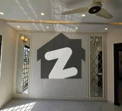 بحریہ ٹاؤن سیکٹر سی بحریہ ٹاؤن,لاہور میں 3 کمروں کا 5 مرلہ مکان 1.9 کروڑ میں برائے فروخت۔