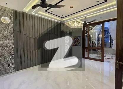 بحریہ ٹاؤن سیکٹر سی بحریہ ٹاؤن,لاہور میں 5 کمروں کا 10 مرلہ مکان 3.1 کروڑ میں برائے فروخت۔