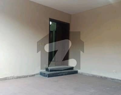 عسکری 10 عسکری,لاہور میں 5 کمروں کا 1 کنال مکان 2.7 لاکھ میں کرایہ پر دستیاب ہے۔