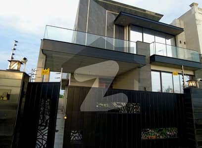 Get An Attractive House In Lahore Under Rs. 43000000