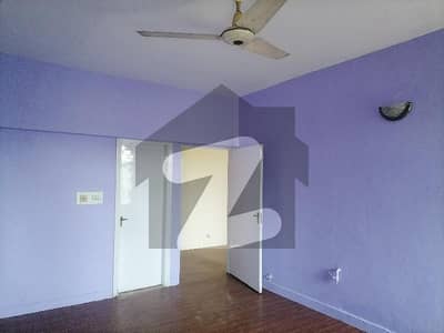 عسکری 5 عسکری,لاہور میں 3 کمروں کا 10 مرلہ فلیٹ 2.75 کروڑ میں برائے فروخت۔