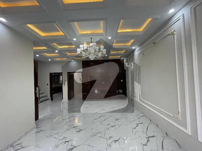 پارک ویو سٹی لاہور میں 4 کمروں کا 10 مرلہ بالائی پورشن 75.0 ہزار میں کرایہ پر دستیاب ہے۔