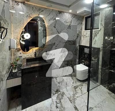 بحریہ ٹاؤن سیکٹر سی بحریہ ٹاؤن,لاہور میں 5 کمروں کا 10 مرلہ مکان 1.2 لاکھ میں کرایہ پر دستیاب ہے۔ بحریہ ٹاؤن سیکٹر سی بحریہ ٹاؤن,لاہور میں 5 کمروں کا 10 مرلہ مکان 1.2 لاکھ میں کرایہ پر دستیاب ہے۔