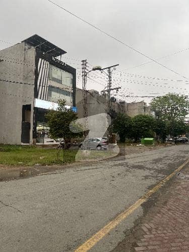 ڈی ایچ اے فیز 1 - بلاک کے فیز 1,ڈیفنس (ڈی ایچ اے),لاہور میں 4 مرلہ کمرشل پلاٹ 3.2 کروڑ میں برائے فروخت۔