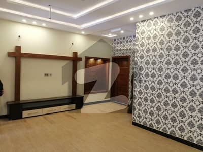 ویلینشیاء ہاؤسنگ سوسائٹی لاہور میں 4 کمروں کا 10 مرلہ مکان 2.0 لاکھ میں کرایہ پر دستیاب ہے۔