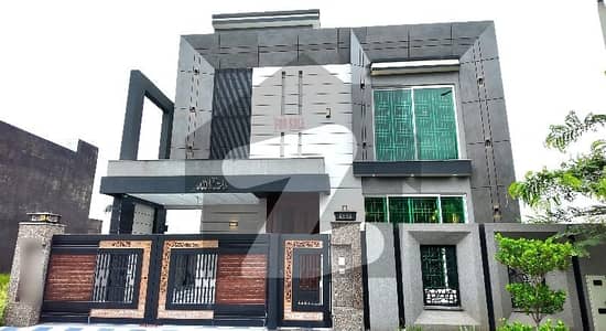 ڈی ایچ اے فیز 8 سابقہ ایئر ایوینیو ڈی ایچ اے فیز 8,ڈی ایچ اے ڈیفینس,لاہور میں 5 کمروں کا 10 مرلہ مکان 4.95 کروڑ میں برائے فروخت۔