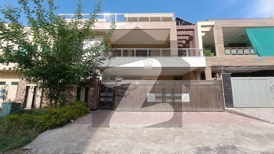 ڈی ۔ 17 اسلام آباد میں 6 کمروں کا 14 مرلہ مکان 5.3 کروڑ میں برائے فروخت۔