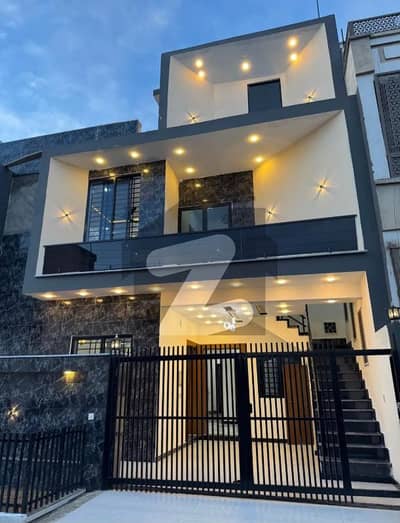 نیو سٹی فیز 2 نیو سٹی,واہ میں 3 کمروں کا 5 مرلہ مکان 1.5 کروڑ میں برائے فروخت۔