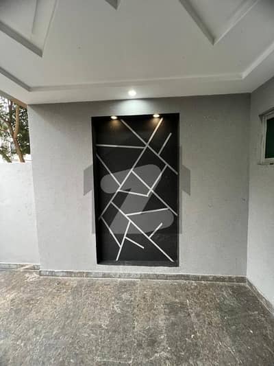 بحریہ ٹاؤن ۔ بلاک اے اے بحریہ ٹاؤن سیکٹرڈی,بحریہ ٹاؤن,لاہور میں 3 کمروں کا 5 مرلہ مکان 2.3 کروڑ میں برائے فروخت۔