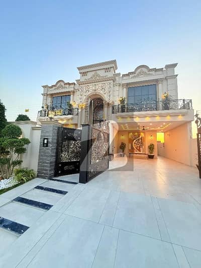 رائل آرچرڈ - ایگزیکٹو بلاک رائل آرچرڈ,ملتان پبلک سکول روڈ,ملتان میں 6 کمروں کا 20 کنال مکان 7.5 کروڑ میں برائے فروخت۔