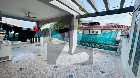 کیولری گراؤنڈ لاہور میں 5 کمروں کا 1 کنال مکان 4.5 لاکھ میں کرایہ پر دستیاب ہے۔