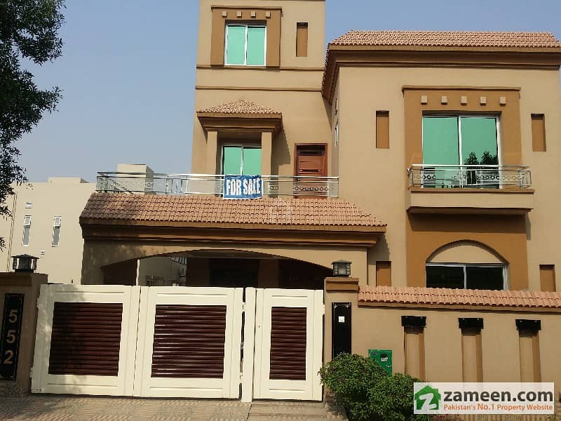 10 Marla House For Sale At Beautiful Location In Bahria Town Lahore