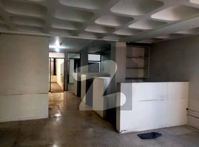 Office 1000 Square Feet For rent In Gulberg