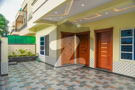 جی ۔ 13 اسلام آباد میں 6 کمروں کا 10 مرلہ مکان 8.5 کروڑ میں برائے فروخت۔