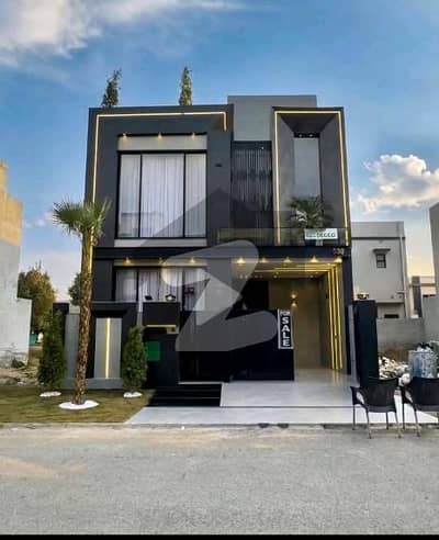 بحریہ ٹاؤن سیکٹرڈی بحریہ ٹاؤن,لاہور میں 3 کمروں کا 5 مرلہ مکان 2.0 کروڑ میں برائے فروخت۔