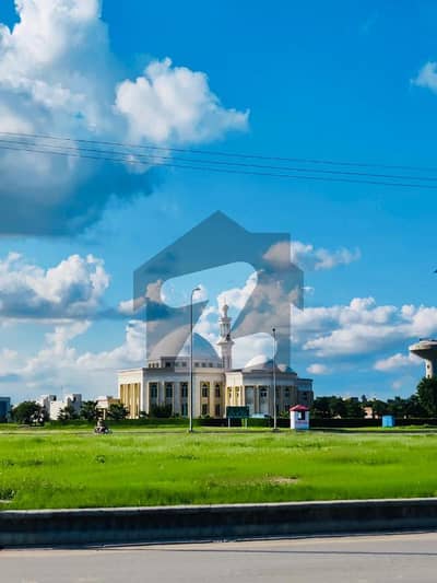 Low Price 8 Marla Park Facing Plot Ready for Construction 75 Lac