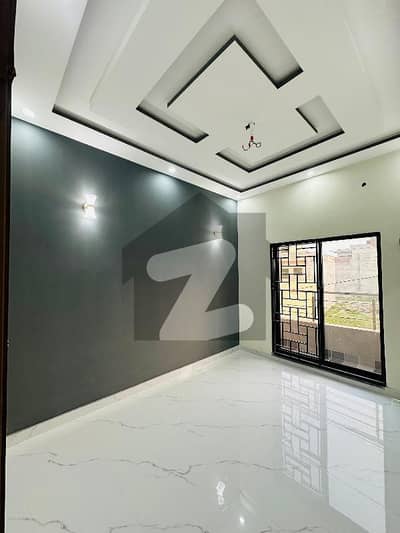 ہائی کورٹ سوسائٹی فیز 2 ہائی کورٹ سوسائٹی,لاہور میں 3 کمروں کا 8 مرلہ مکان 1.4 کروڑ میں برائے فروخت۔