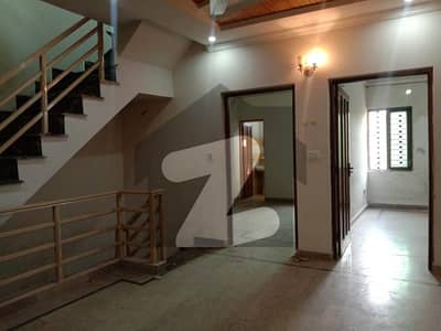 جوہر ٹاؤن فیز 2 جوہر ٹاؤن,لاہور میں 3 کمروں کا 5 مرلہ بالائی پورشن 55.0 ہزار میں کرایہ پر دستیاب ہے۔