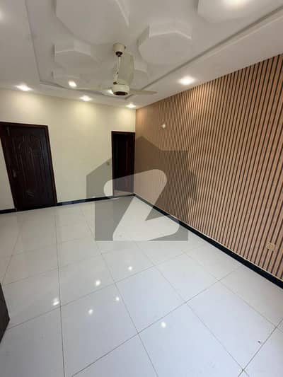 کینال ویلی مین کینال بینک روڈ,لاہور میں 3 کمروں کا 3 مرلہ مکان 65.0 ہزار میں کرایہ پر دستیاب ہے۔