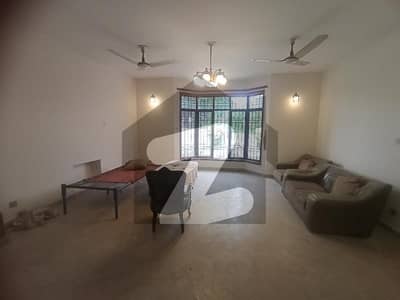 Hot Location 1 Kanal Lower Portion Available For Rent In Dha Phase 1 Near National Hospital
