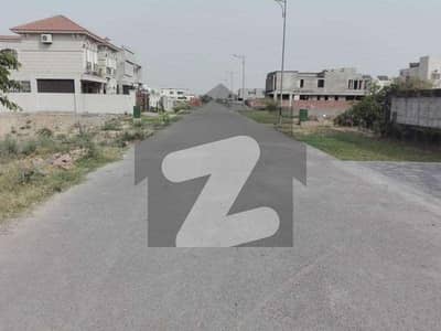 ڈی ایچ اے فیز 5 - بلاک ایم ڈی ایچ اے فیز 5,ڈیفنس (ڈی ایچ اے),لاہور میں 1 کنال رہائشی پلاٹ 4.55 کروڑ میں برائے فروخت۔