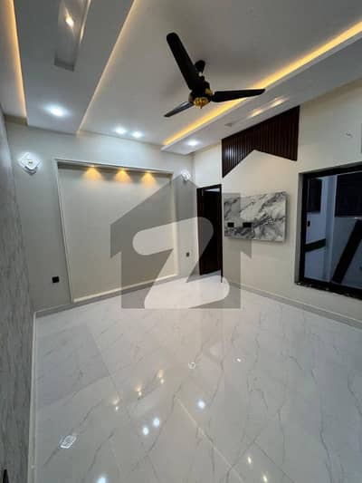 Prime Location 10 Marla Upper Portion For Rent In Park View City Lahore