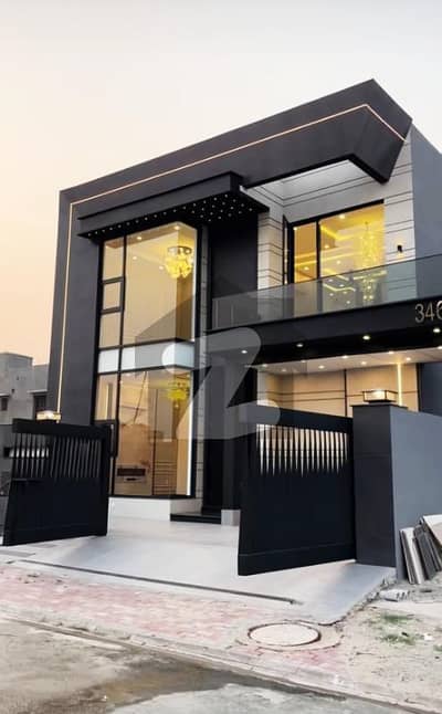 10 MARLA HOUSE WITH GOOD CONSTRUCTION AND ON ELEGANT LOCATION AVAILABLE FOR SALE IN BAHRIA TOWN