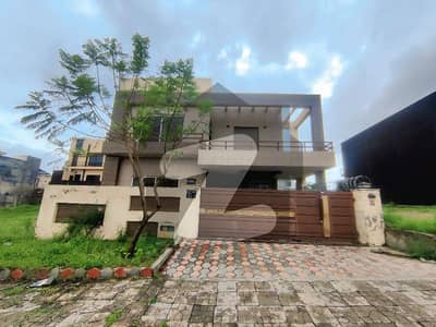 بحریہ ٹاؤن فیز 8 ۔ بلاک ایچ بحریہ ٹاؤن فیز 8,بحریہ ٹاؤن راولپنڈی,راولپنڈی میں 5 کمروں کا 10 مرلہ مکان 1.15 لاکھ میں کرایہ پر دستیاب ہے۔