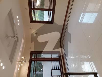 ڈی ایچ اے فیز 8 ڈی ایچ اے ڈیفینس,کراچی میں 6 کمروں کا 1 کنال مکان 5.9 لاکھ میں کرایہ پر دستیاب ہے۔