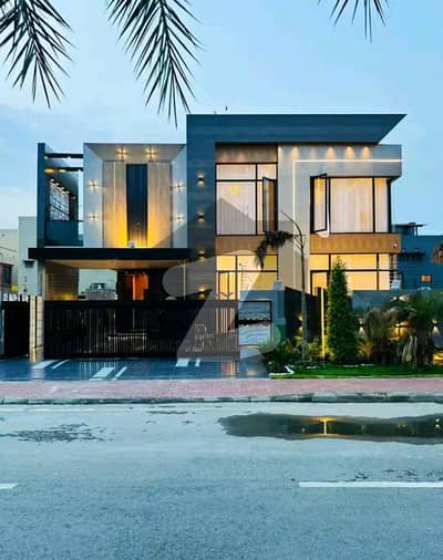 1 KANAL FACING PARK LUXURY HOUSE WITH SOLID CONSTRUCTION AVAILABLE FOR SALE IN BAHRIA TOWN