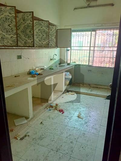 12 Marla Upper Portion For Rent ( Railway Officers Colony )