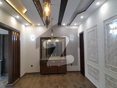 واپڈا ٹاؤن لاہور میں 5 کمروں کا 1 کنال مکان 9.95 کروڑ میں برائے فروخت۔